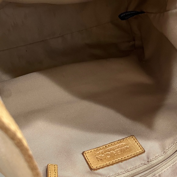 Elegant Tan Leather Tote Bag - Picture 5 of 5